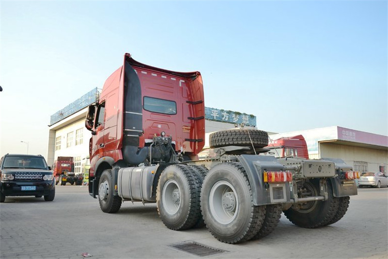 中国重汽 HOWO T7H 440马力 6X4 国四牵引车(ZZ4257V324HD1B)