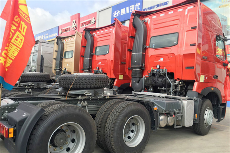 中国重汽 HOWO T7H重卡 440马力 6X4 国五牵引车(ZZ4257V324HE1B)