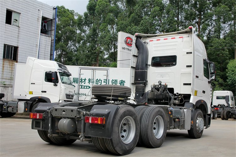 中国重汽 HOWO T7H重卡 540马力 6X4 国四牵引车(高顶)(ZZ4257V324HD1B)