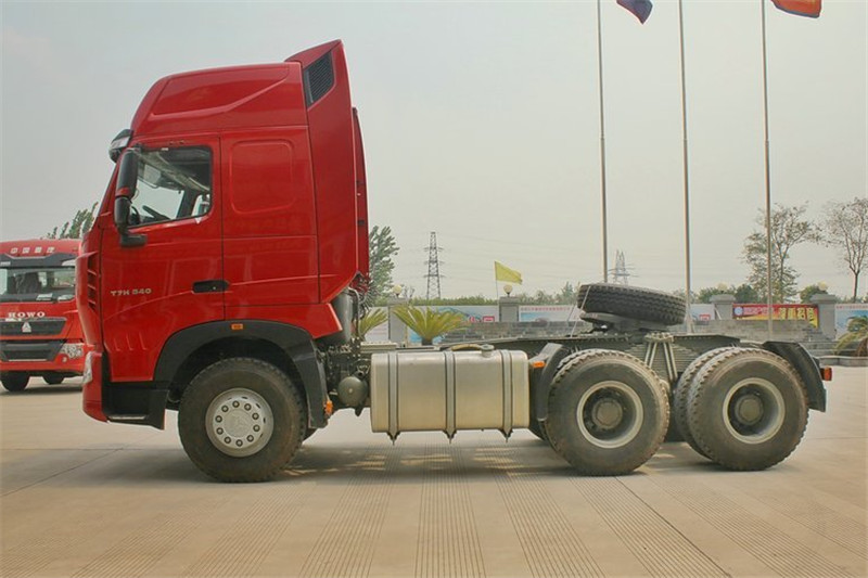 中国重汽 HOWO T7H重卡 400马力 6X4 国四危险品牵引车(ZZ4257V324HD1W)