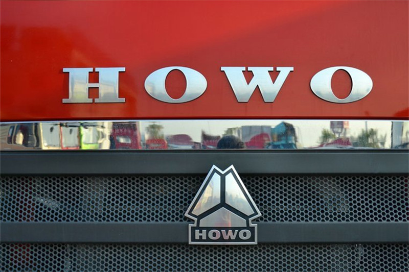 中国重汽 HOWO T7H重卡 440马力 6X4 国四牵引车(高顶)(ZZ4257V324HD1B)