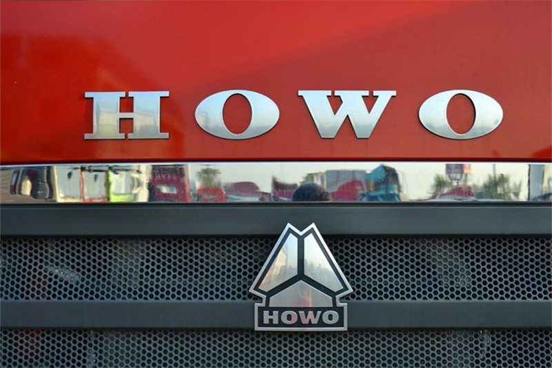 中国重汽 HOWO T7H重卡 400马力 6X4 国四牵引车(H457后桥)(超速档)(ZZ4257V324HD1B)