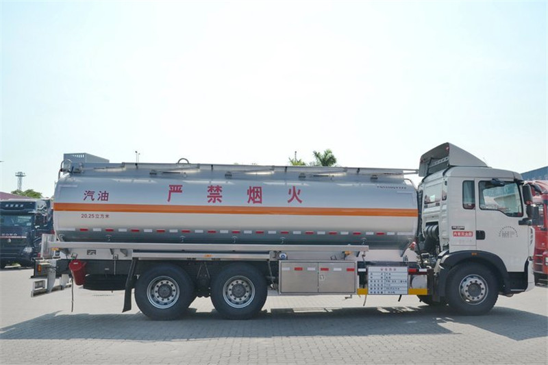 中国重汽 HOWO T5G 240马力 6X4 国四油罐车(ZZ1257M464GD1)