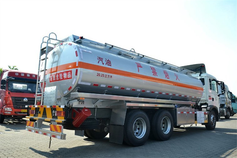 中国重汽 HOWO T5G 240马力 6X4 国四油罐车(ZZ1257M464GD1)