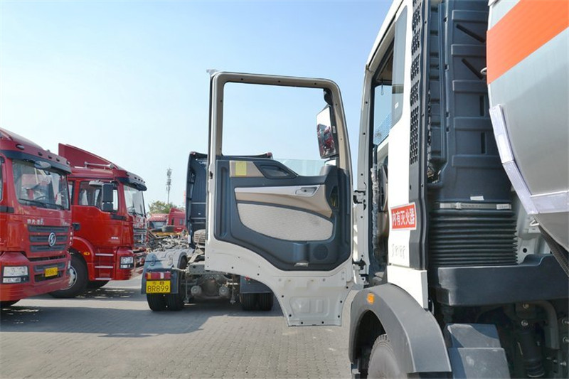 中国重汽 HOWO T5G 240马力 6X4 国四油罐车(ZZ1257M464GD1)