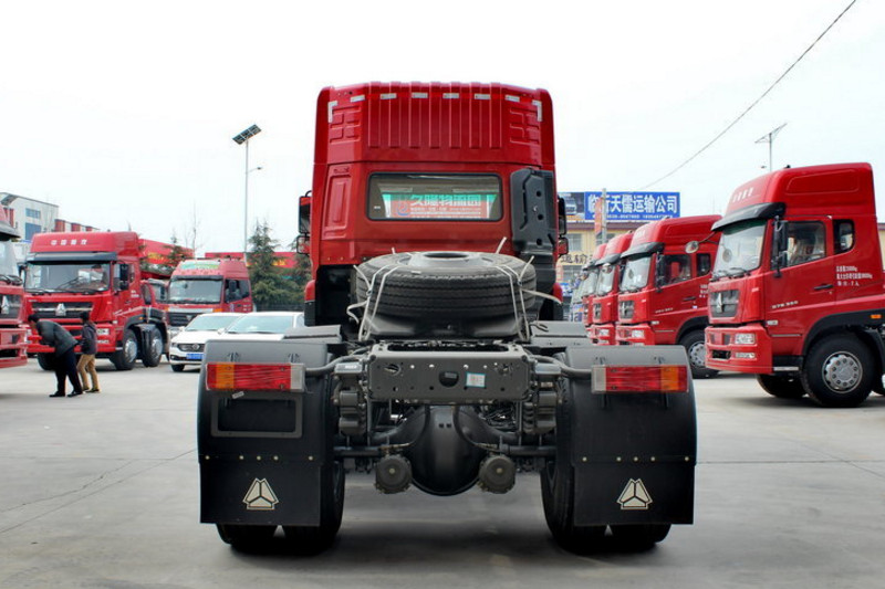 中国重汽 斯太尔M5G重卡 350马力 6X2 国四 牵引车(ZZ4253N27CGD1)