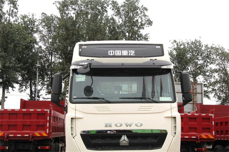 中国重汽 HOWO T7H重卡 400马力 6X4 国四 牵引车(ZZ4257V324HD1B)