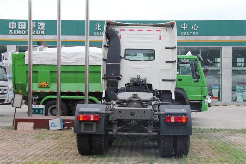 中国重汽 HOWO T7H重卡 400马力 6X4 国四 牵引车(ZZ4257V324HD1B)