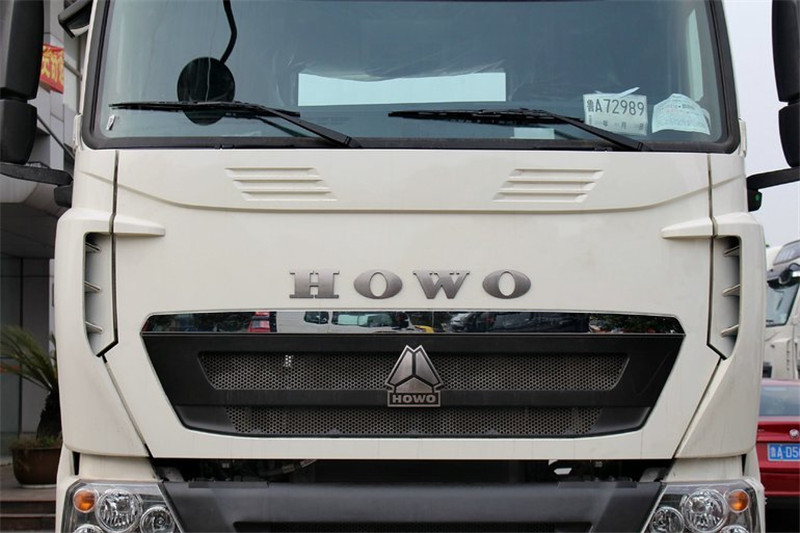 中国重汽 HOWO T7H重卡 400马力 6X4危险品牵引车(国五)(ZZ4257V324HE1W)(速比:3.36)