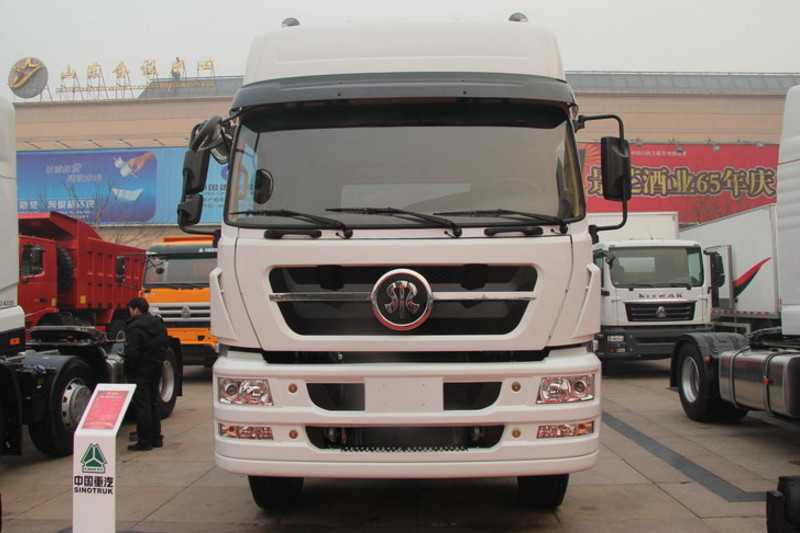 中国重汽 斯太尔M5G重卡 340马力 6X4 国四 牵引车(ZZ4253N324GD1)