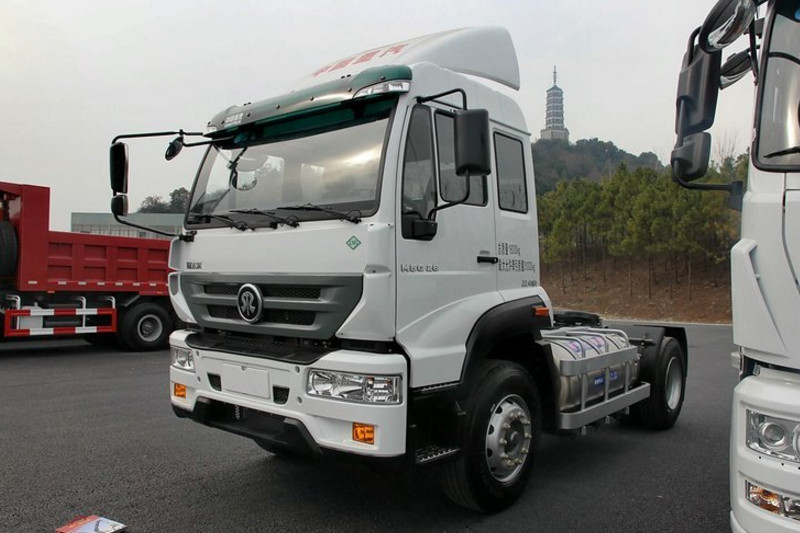 中国重汽 斯太尔M5G重卡 260马力 4X2 国五 LNG牵引车(ZZ4181M421GE1L)