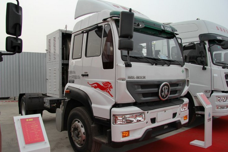 中国重汽 斯太尔M5G重卡 290马力 4X2 国五 LNG牵引车(ZZ4181M421GE1L)