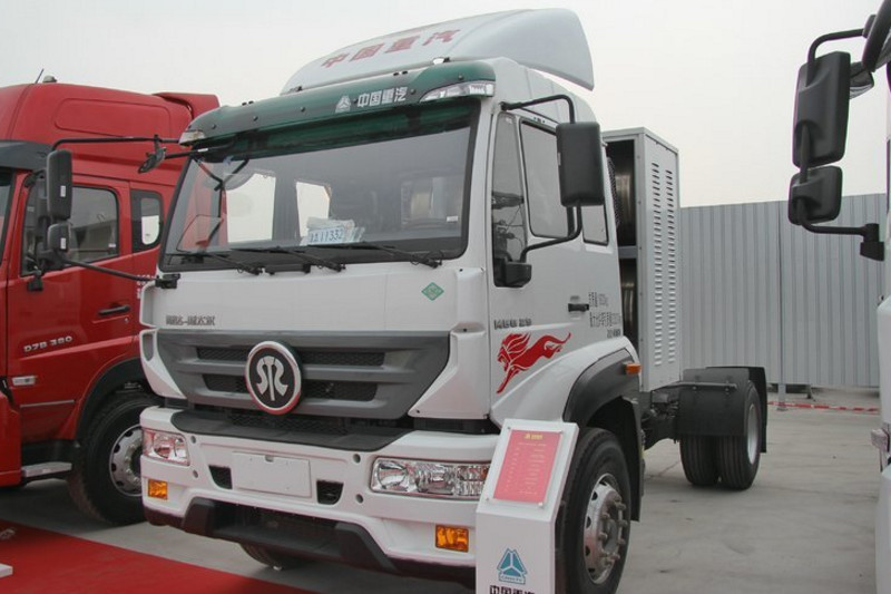 中国重汽 斯太尔M5G重卡 290马力 4X2 国五 LNG牵引车(ZZ4181M421GE1L)