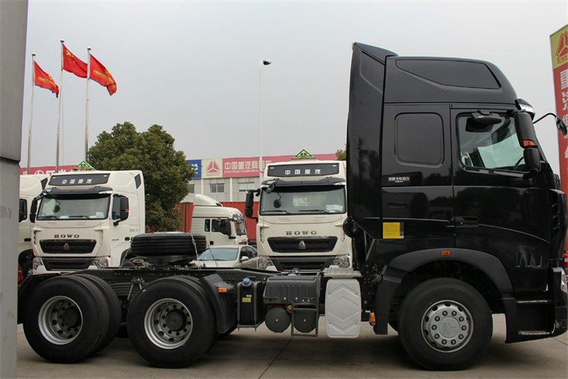 中国重汽 HOWO T7H重卡 400马力 6X4 国四牵引车(ZZ4257V324HD1B)