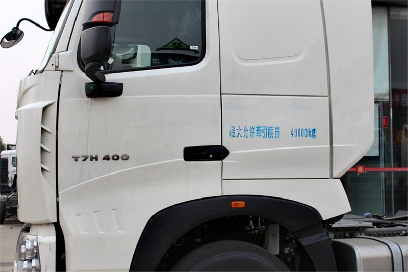 中国重汽 HOWO T7H重卡 400马力 6X4 国五危险品牵引车(ZZ4257V324HE1W)