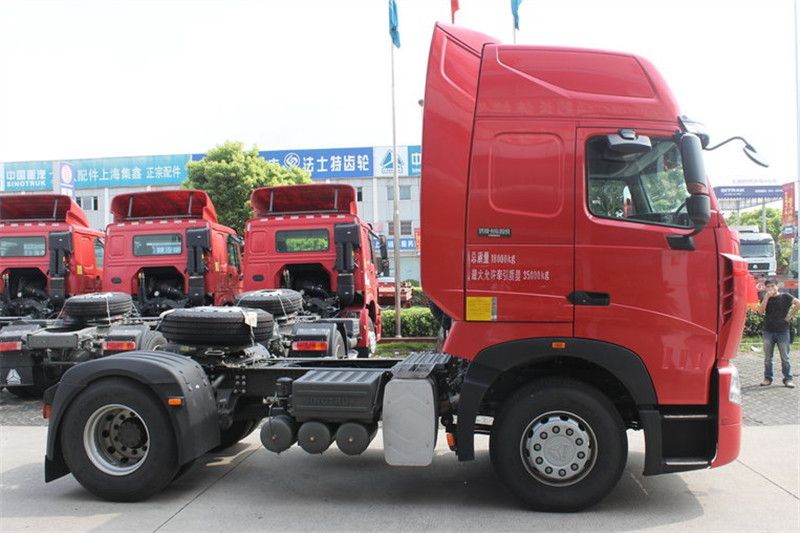 中国重汽 HOWO T7H重卡 440马力 4X2 国四危险品牵引车(ZZ4187V361HD1W)(高顶)