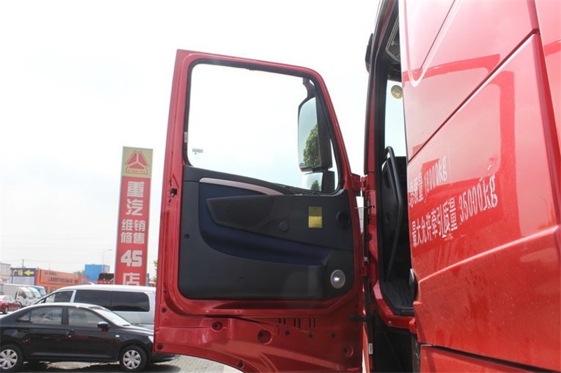 中国重汽 HOWO T7H重卡 440马力 4X2 国四危险品牵引车(ZZ4187V361HD1W)(高顶)