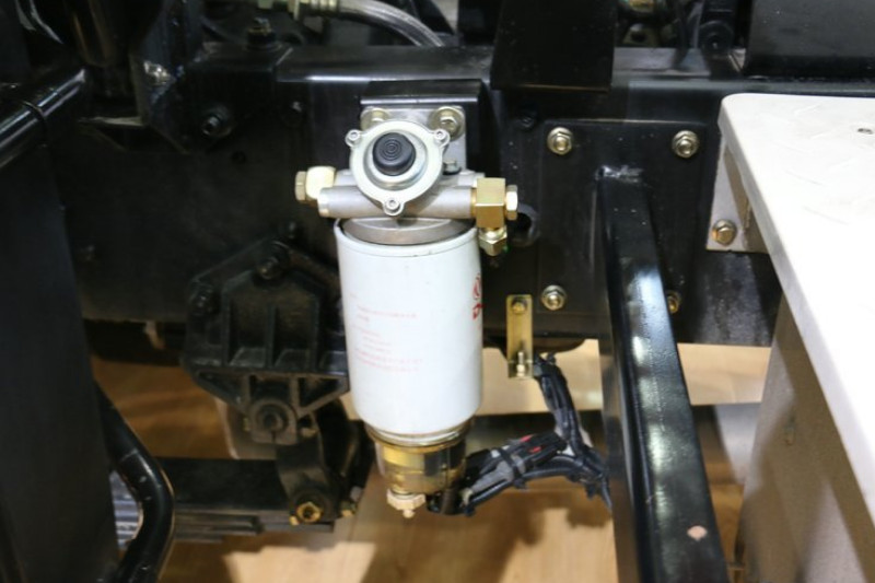 东风 特商重卡 340马力 4X2 国四 港口牵引车(EQ4180WZ4D)