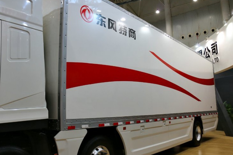 东风特商 270马力 6X2 9.6米 国五 厢式载货车(EQ5208XXYL)