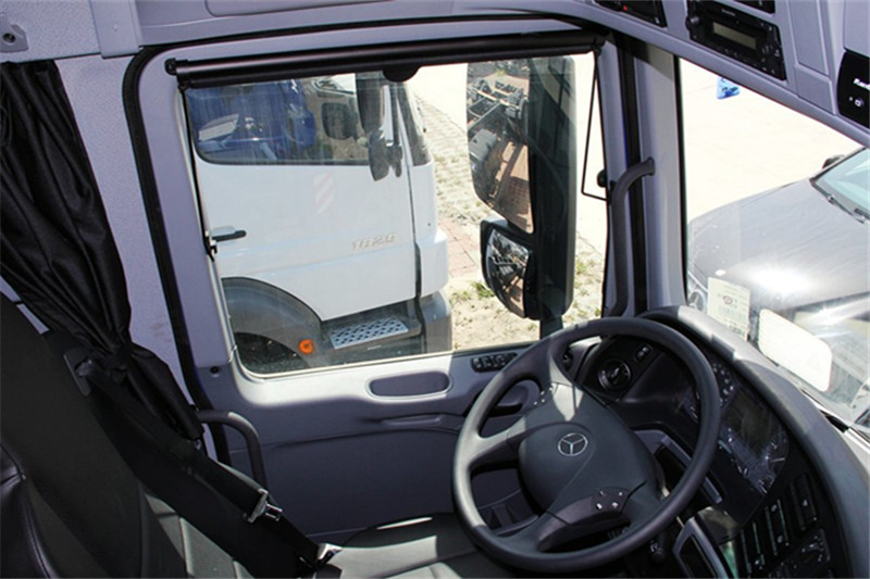 奔驰 Actros重卡 600马力 8X8 国四大件牵引车(型号4160)