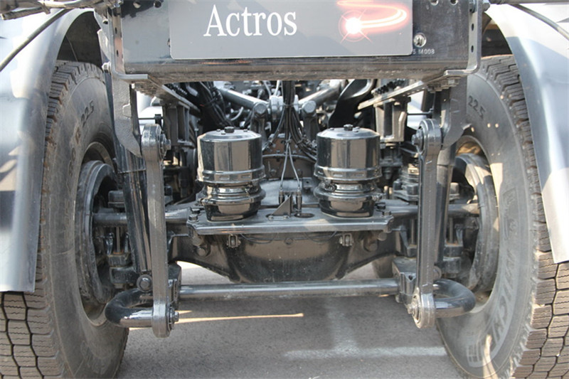 奔驰 Actros重卡 550马力 8X8 国五载货车(型号4155底盘)