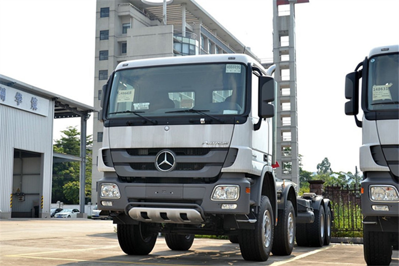 奔驰 Actros重卡 408马力 8X4载货车(型号4141底盘)