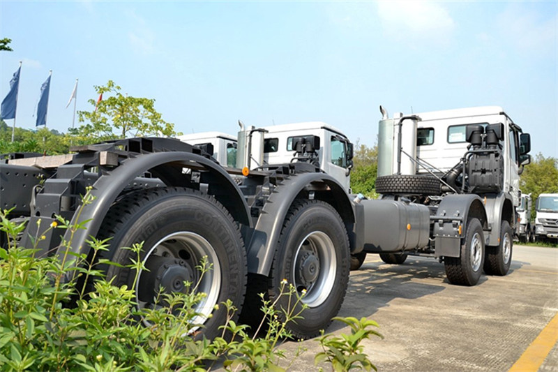 奔驰 Actros重卡 408马力 8X4载货车(型号4141底盘)