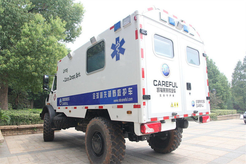 奔驰 Unimog系列 220马力 4X4 国四越野救护车(型号U4000)