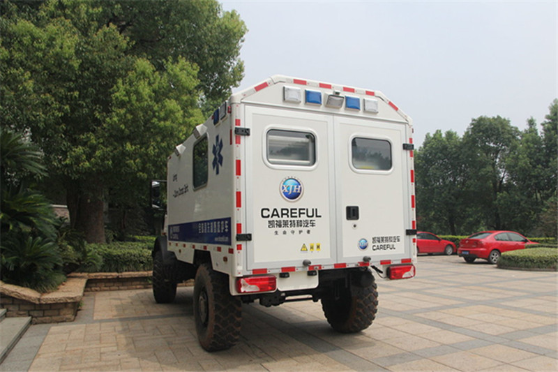奔驰 Unimog系列 220马力 4X4 国四越野救护车(型号U4000)