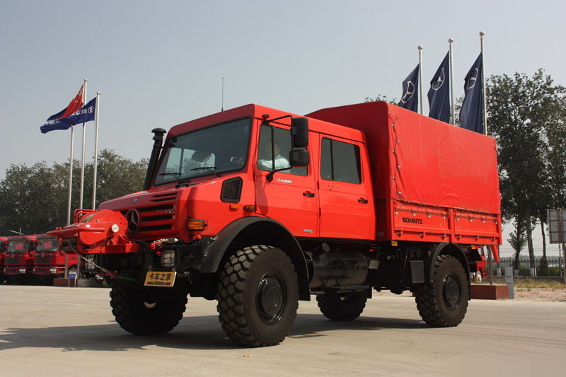 奔驰 Unimog系列 218马力 4X4 国五越野卡车(型号U4000)