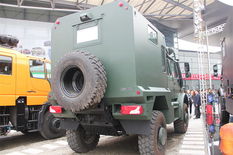 奔驰 Unimog系列 220马力 4X4 国四越野旅居车(型号U5000)