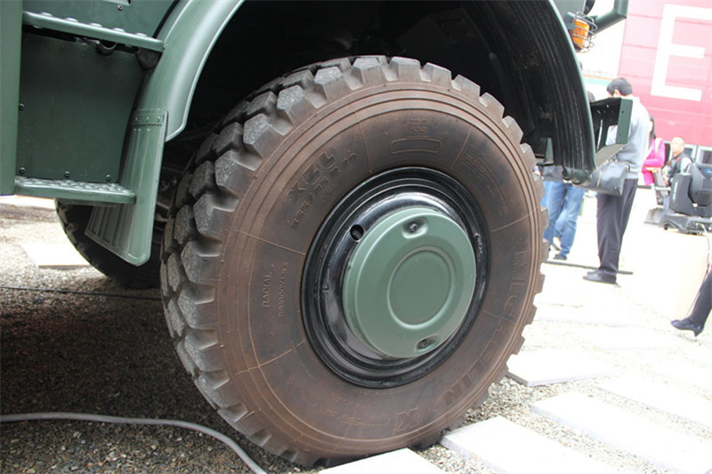 奔驰 Unimog系列 220马力 4X4 国四越野旅居车(型号U5000)