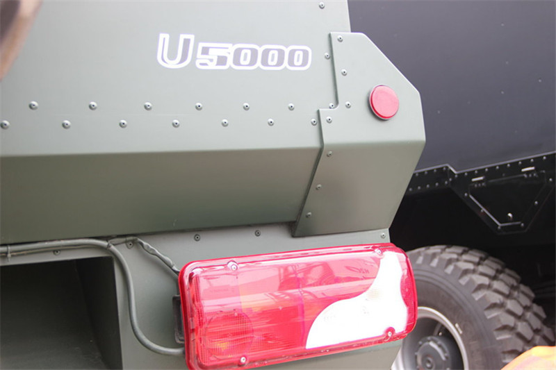 奔驰 Unimog系列 220马力 4X4 国四越野旅居车(型号U5000)