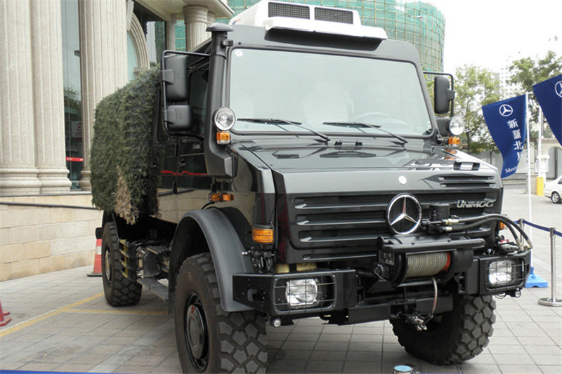 奔驰 Unimog系列 218马力 4X4 国四越野卡车(型号U4000/U5000)