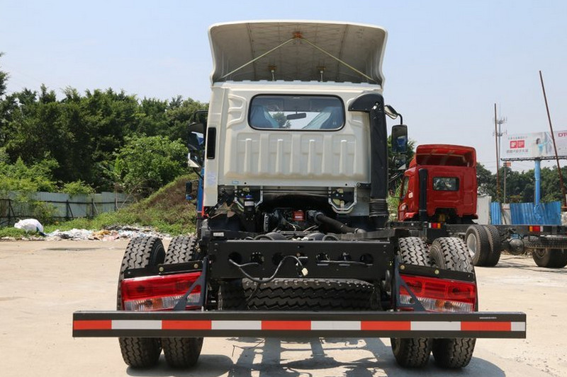 时代汽车 康瑞H2 110马力 4.2米 国四 单排厢式轻卡底盘(BJ5043XXY-B1)