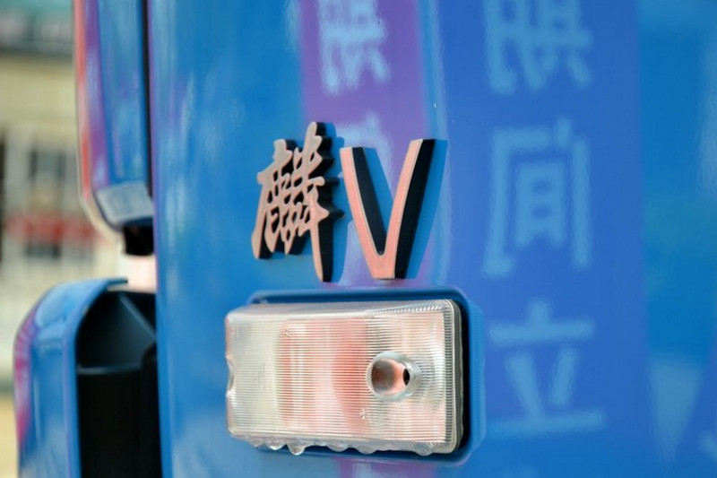 一汽解放轻卡 麟V 154马力  4X2 5.4米 国五排半仓栅式载货车(CA5140CCYP40K2L4E5A85)