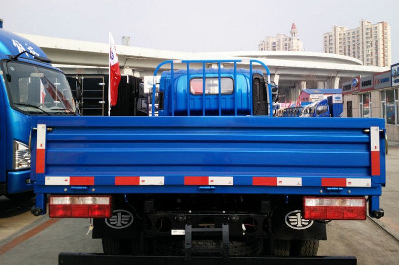 一汽解放轻卡 虎V 160马力  4X2 5.4米 国五排半栏板载货车(CA1102P40K2L4E5A85)