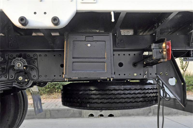 东风 专底系列 180马力 4X2 7.7米 国五厢式载货车(EQ5180XXYGD5D)