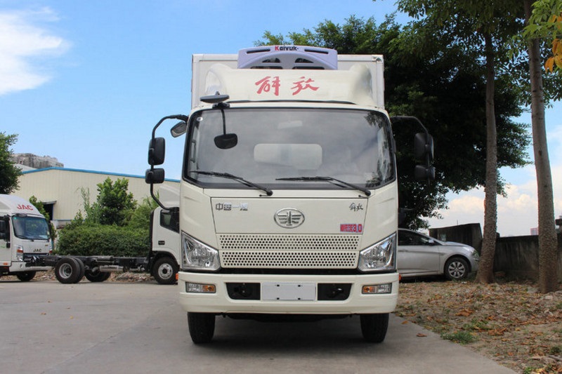 一汽解放轻卡 J6F 124马力 4X2 国四冷藏车(CA5041XLCP40K2L1E4A84)