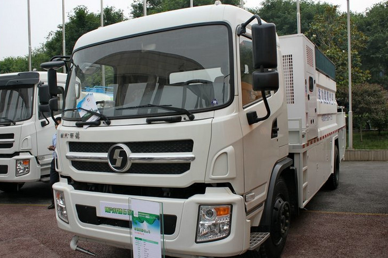 陕汽宝华 轩德 160马力 4X2 国四 除尘车