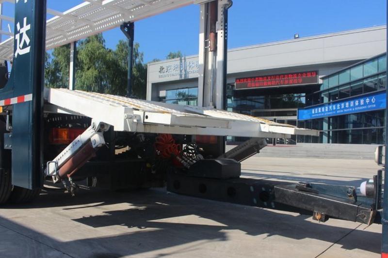 福田 新欧曼ETX 6系重卡 270马力 6X2 国五中置轴轿运车(BJ5203TCL-AA)