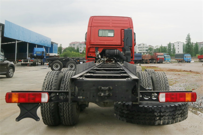 福田 欧曼EST 360马力  国五8X4 9.5米载货车(BJ1319VNPKJ-AA)