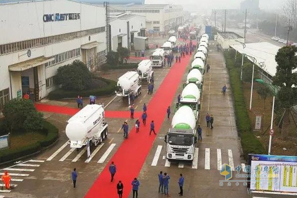 中集瑞江搅拌车和粉罐车